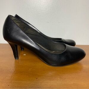 Comfort Plus By Predictions Size 9.5 Black Low Heels Classic Basic Round Padded